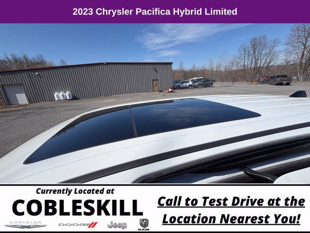 Used 2023 Chrysler Pacifica Limited FWD image 11