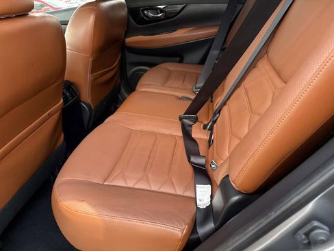 Used 2018 Nissan Rogue SL w/ Premium Package FWD image 13