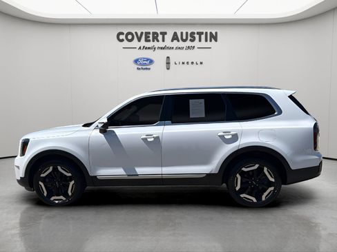 Used 2024 Kia Telluride EX w/ EX Captain's Chair Package FWD image 2
