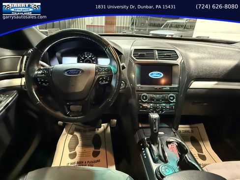 Used 2017 Ford Explorer XLT w/ Equipment Group 202A AWD/4WD image 15