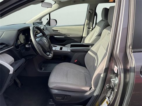 Used 2022 Toyota Sienna LE image 16