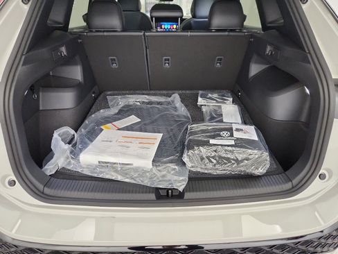 New 2026 Volkswagen Tiguan SE R-Line image 35