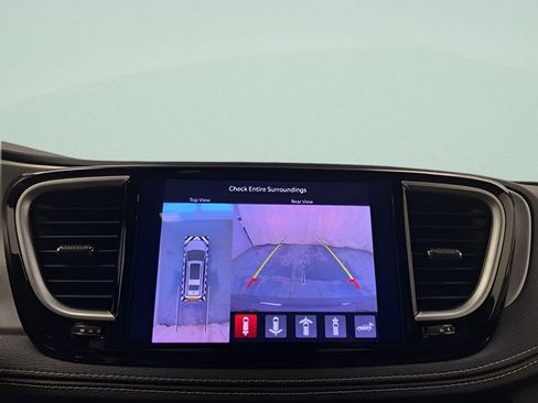 Used 2025 Chrysler Pacifica Limited w/ Uconnect Theater Family Group AWD/4WD image 16