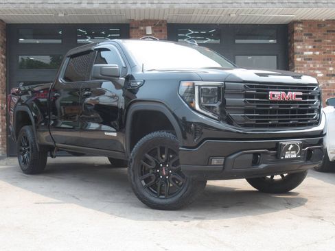 Used 2025 GMC Sierra 1500 Elevation w/ Preferred Package AWD/4WD image 2