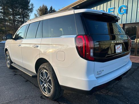 New 2026 Ford Expedition Active image 8