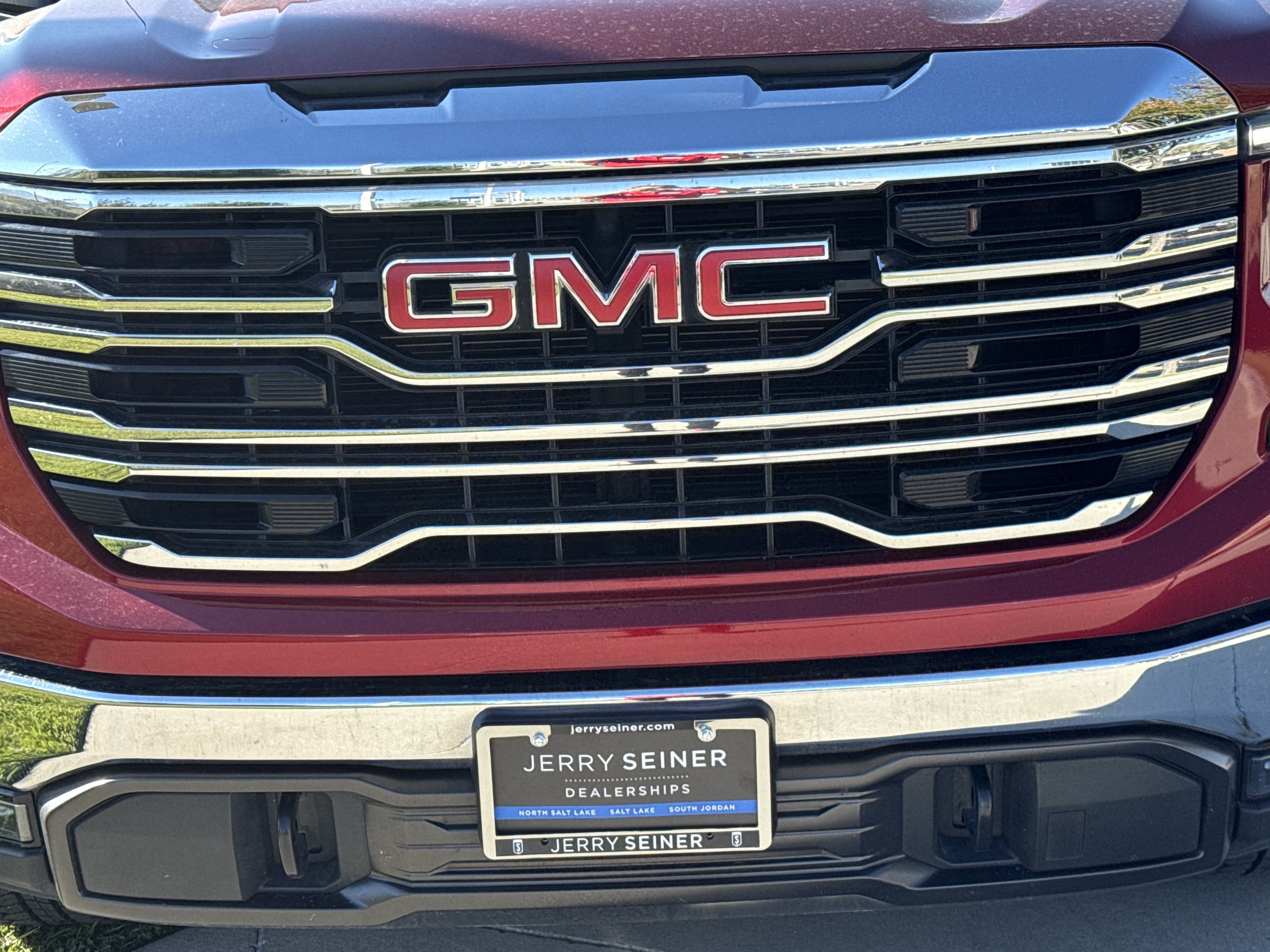 Used 2022 GMC Sierra 1500 SLT w/ SLT Convenience Package AWD/4WD image 9