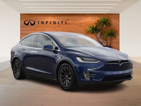 Used 2019 Tesla Model X 75D image 3