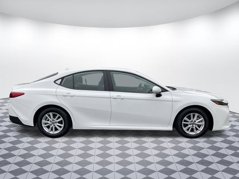 Used 2025 Toyota Camry LE image 2
