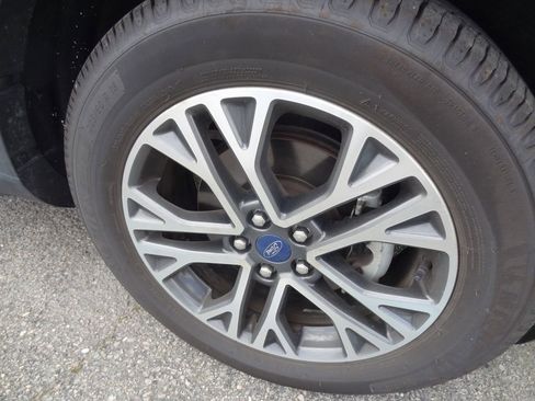 Used 2020 Ford Escape SEL image 12