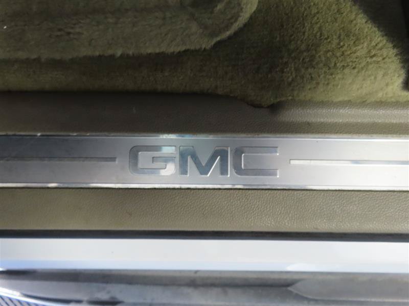 Used 2015 GMC Yukon SLT w/ Open Road Package AWD/4WD image 19