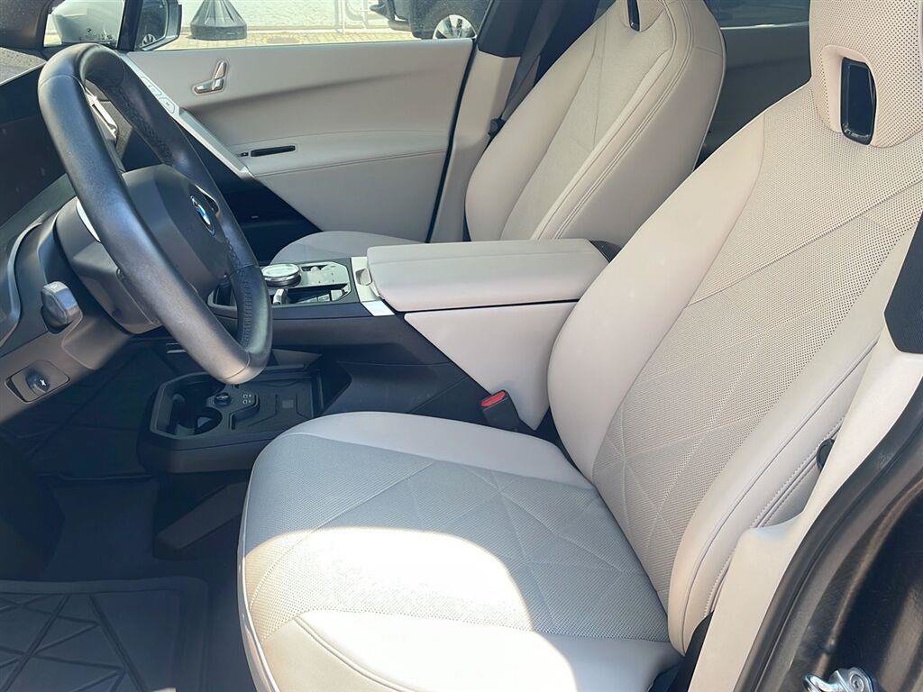 Used 2024 BMW iX xDrive50 w/ Sport Package AWD/4WD image 2