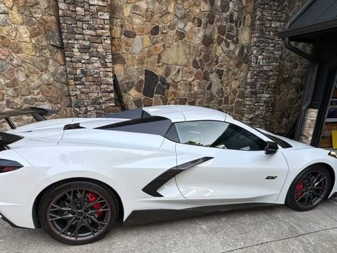 Used 2023 Chevrolet Corvette Stingray Premium Conv w/ Z51 Performance Package image 3