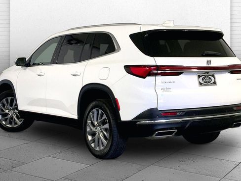 Used 2025 Buick Enclave Preferred FWD image 11