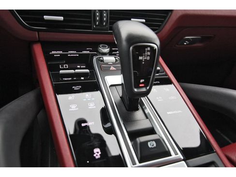 Used 2021 Porsche Cayenne AWD/4WD image 24