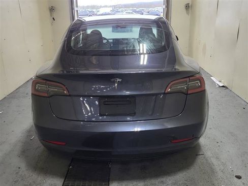 Used 2023 Tesla Model 3 Standard Range image 9