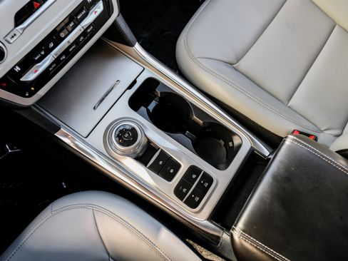 Used 2021 Ford Explorer XLT w/ Equipment Group 202A image 22