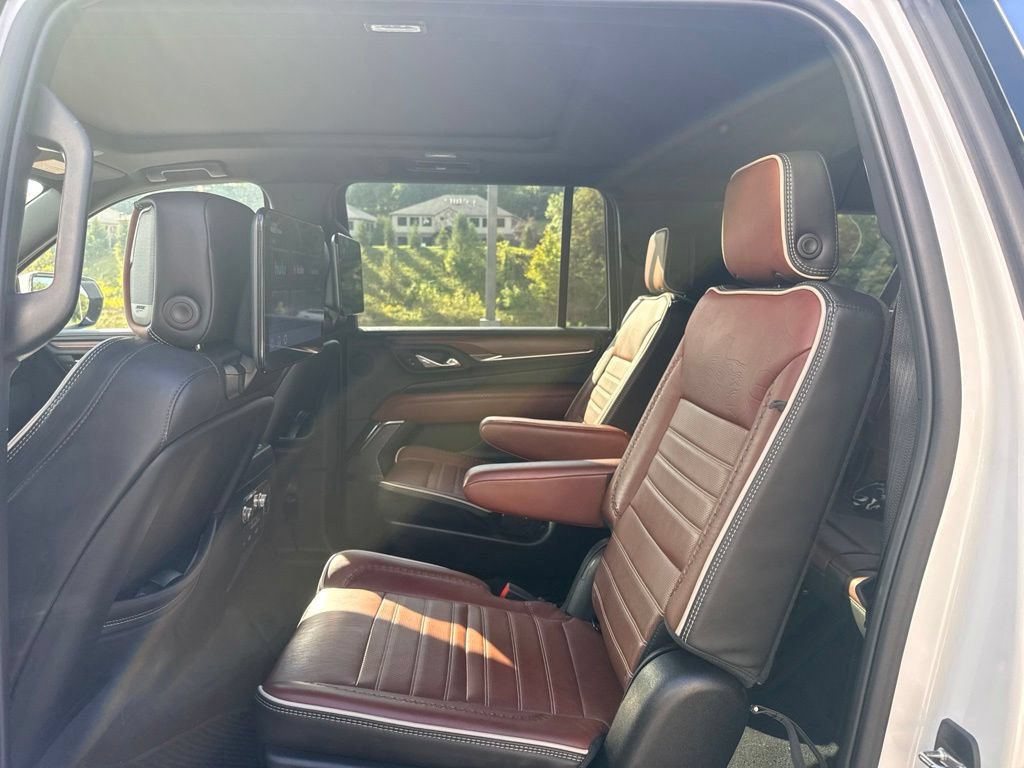 Used 2023 GMC Yukon XL Denali Ultimate AWD/4WD image 10