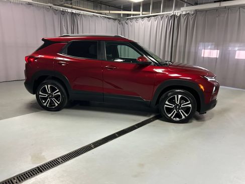 Used 2023 Chevrolet TrailBlazer LT w/ Convenience Package AWD/4WD image 8