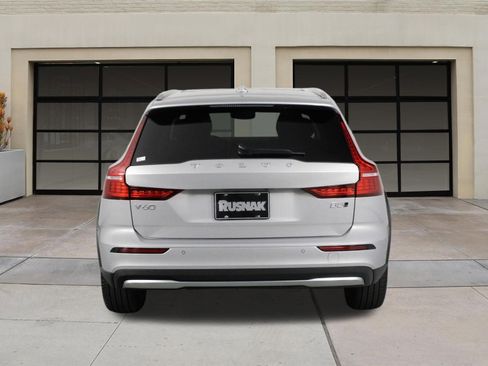 Certified 2025 Volvo V60 B5 Cross Country Plus AWD/4WD image 5