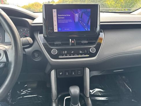 Used 2025 Toyota Corolla Cross LE AWD/4WD image 17