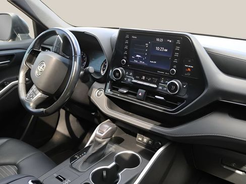 Used 2021 Toyota Highlander XSE FWD image 21