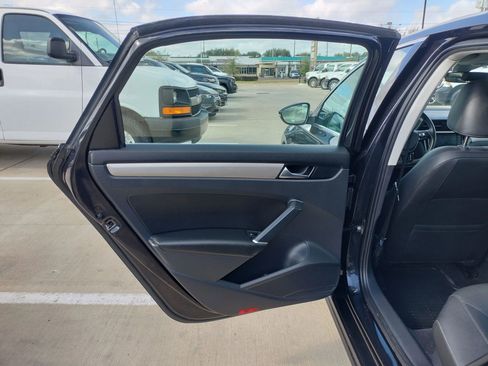 Used 2021 Volkswagen Passat 2.0T SE w/ Luggage Net & Mats Package image 27