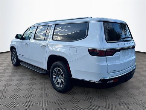 Used 2023 Jeep Wagoneer L 4WD image 8