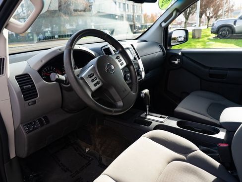 Used 2015 Nissan Xterra S image 17