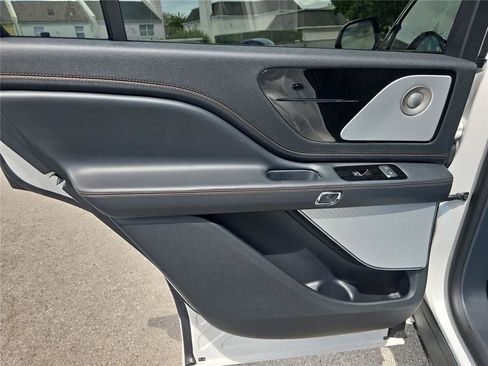 New 2026 Lincoln Aviator Black Label w/ Black Label Special Edition AWD/4WD image 12