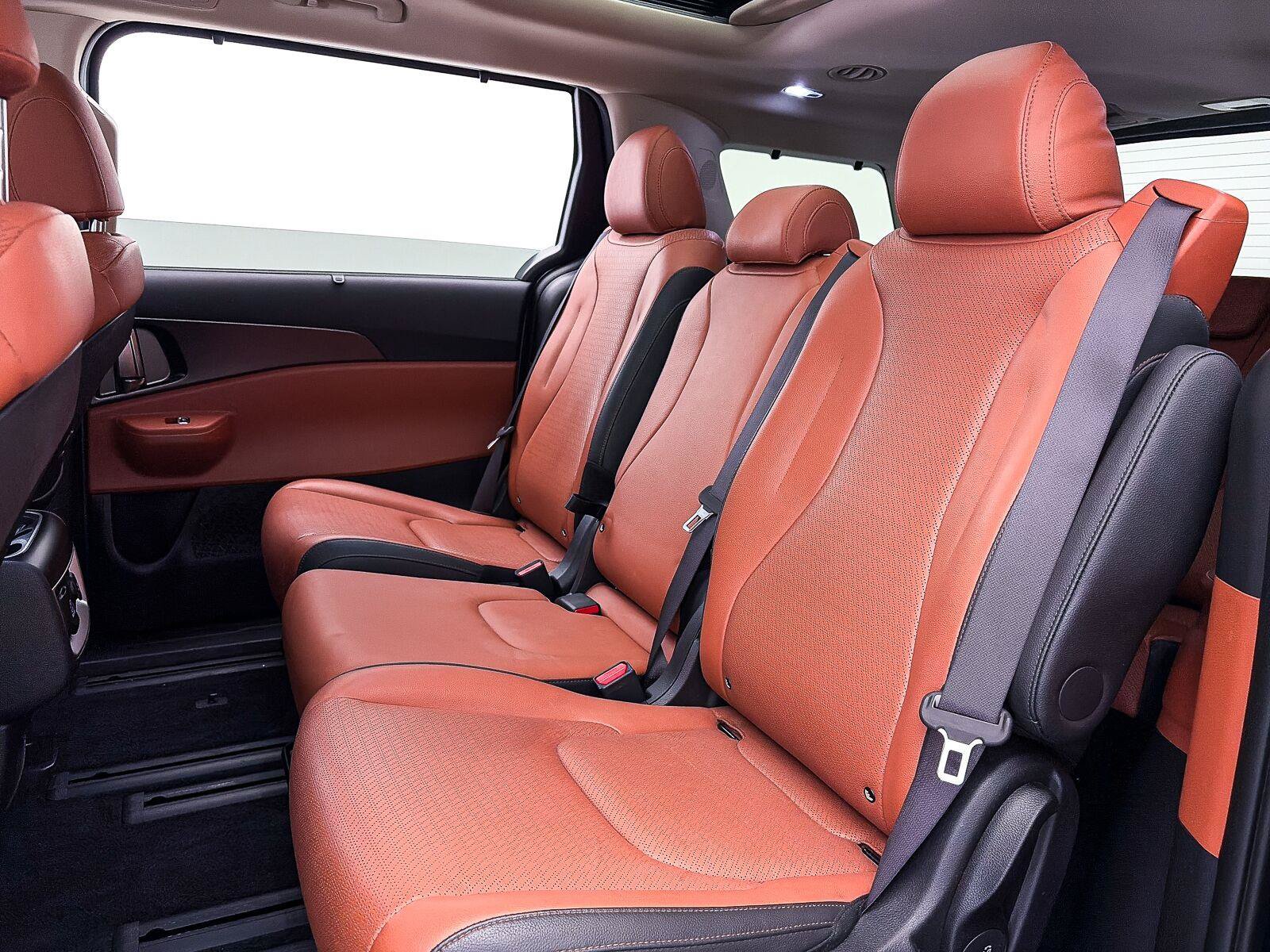 Used 2025 Kia Carnival SX Prestige FWD image 41