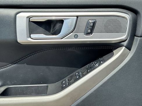 Used 2023 Ford Explorer Limited RWD image 13
