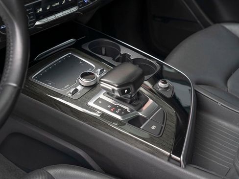 Used 2017 Audi Q7 3.0T Premium Plus w/ Premium Plus Package image 32