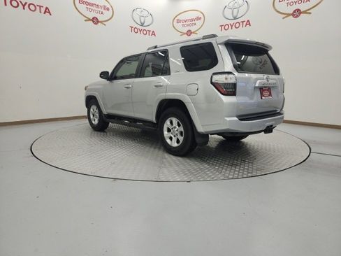 Used 2022 Toyota 4Runner SR5 image 6