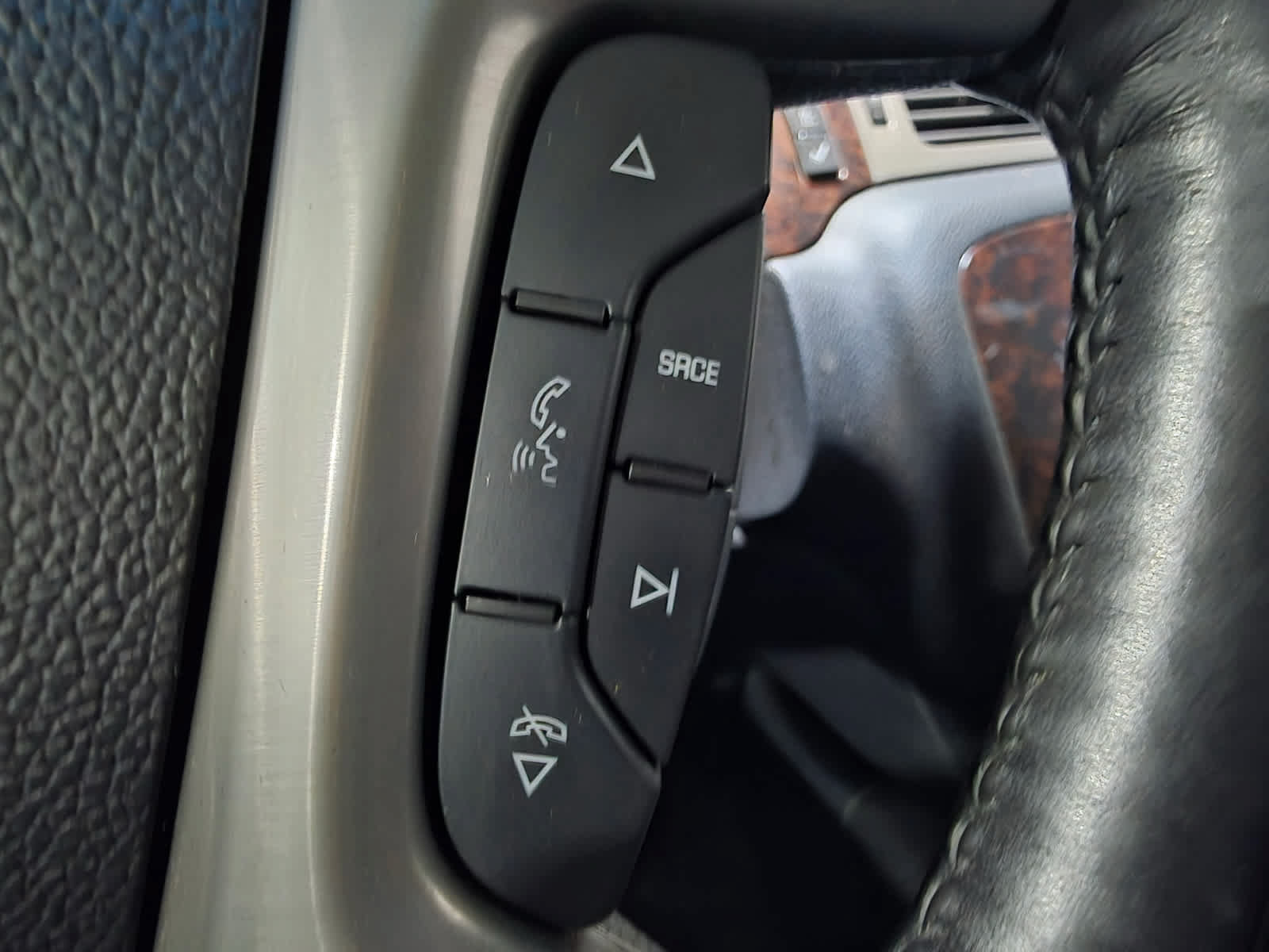 Used 2012 GMC Yukon Denali AWD/4WD image 18