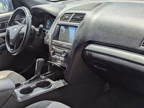 Used 2017 Ford Explorer XLT w/ Equipment Group 202A FWD image 21