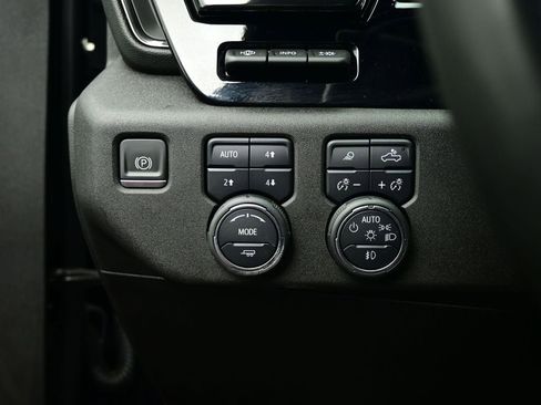 Used 2024 Chevrolet Silverado 2500 ZR2 w/ Technology Package image 53