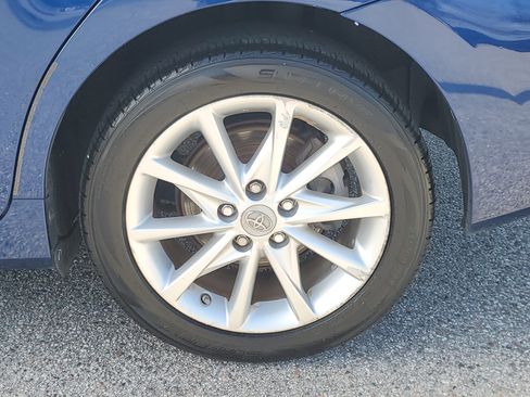 Used 2012 Toyota Prius V Five image 9