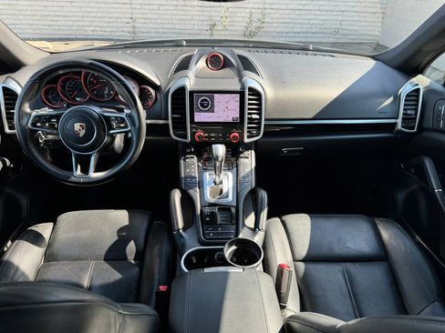 Used 2017 Porsche Cayenne AWD/4WD image 18