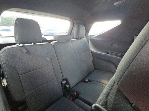 Used 2025 Chevrolet Traverse LT image 12
