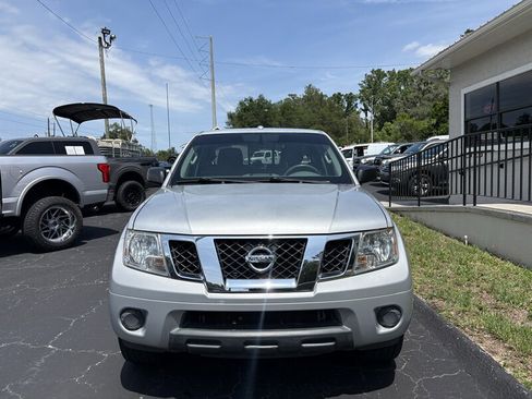 Used 2017 Nissan Frontier SV RWD image 2