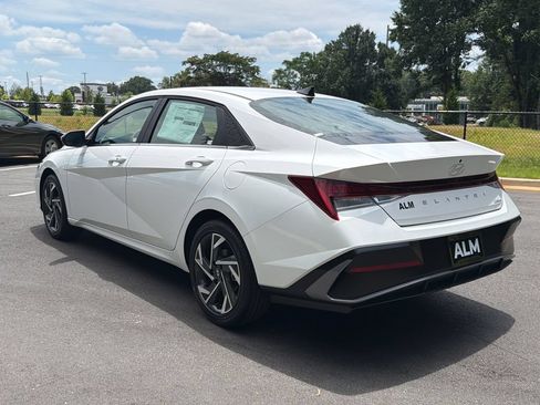 New 2026 Hyundai Elantra Limited FWD image 4