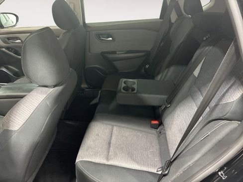 Used 2023 Nissan Rogue SV image 9