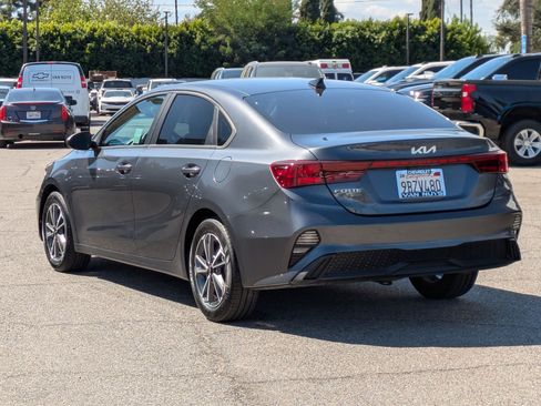 Used 2022 Kia Forte LXS image 7