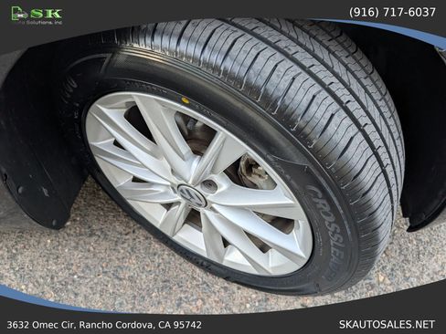 Used 2018 Volkswagen Beetle 2.0T S w/ Style & Comfort Package For S FWD image 28