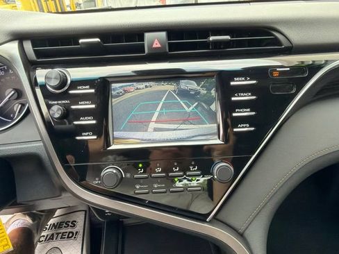 Used 2018 Toyota Camry LE FWD image 16