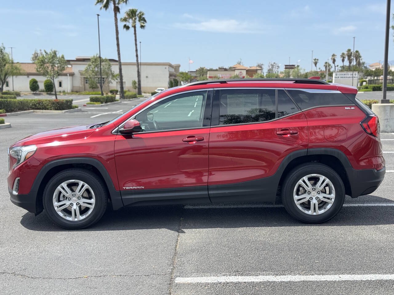 Used 2019 GMC Terrain SLE w/ Driver Convenience Package FWD image 4