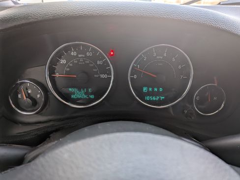 Used 2017 Jeep Wrangler Unlimited Sahara w/ Connectivity Group image 14