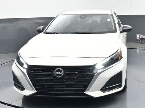 Used 2025 Nissan Altima 2.5 SV FWD image 41