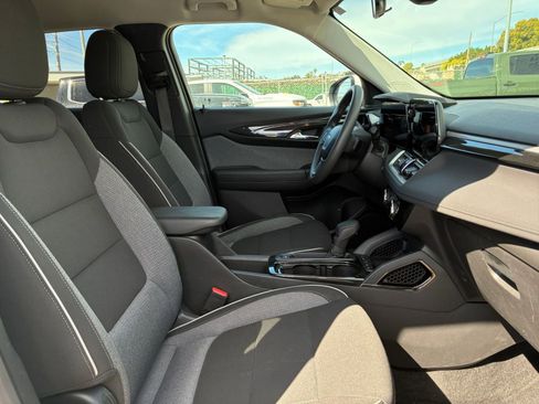 Used 2025 Chevrolet TrailBlazer LT image 35