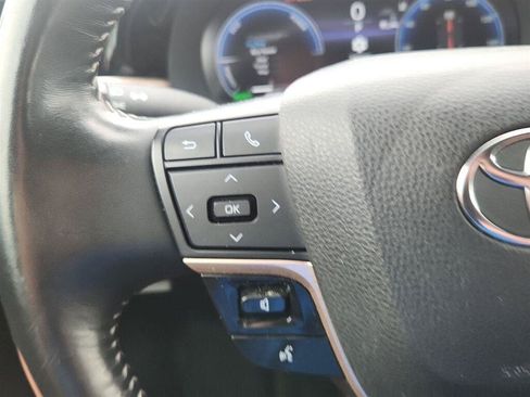 Used 2024 Toyota Crown AWD/4WD image 12